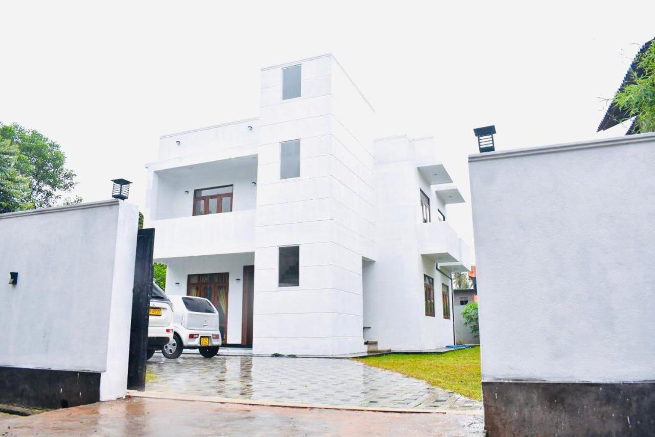 Twinstop Villa Minuwangoda Buitenkant foto
