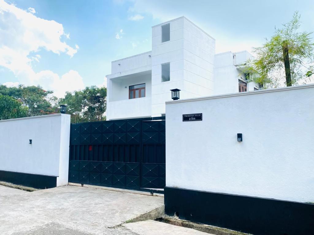 Twinstop Villa Minuwangoda Buitenkant foto