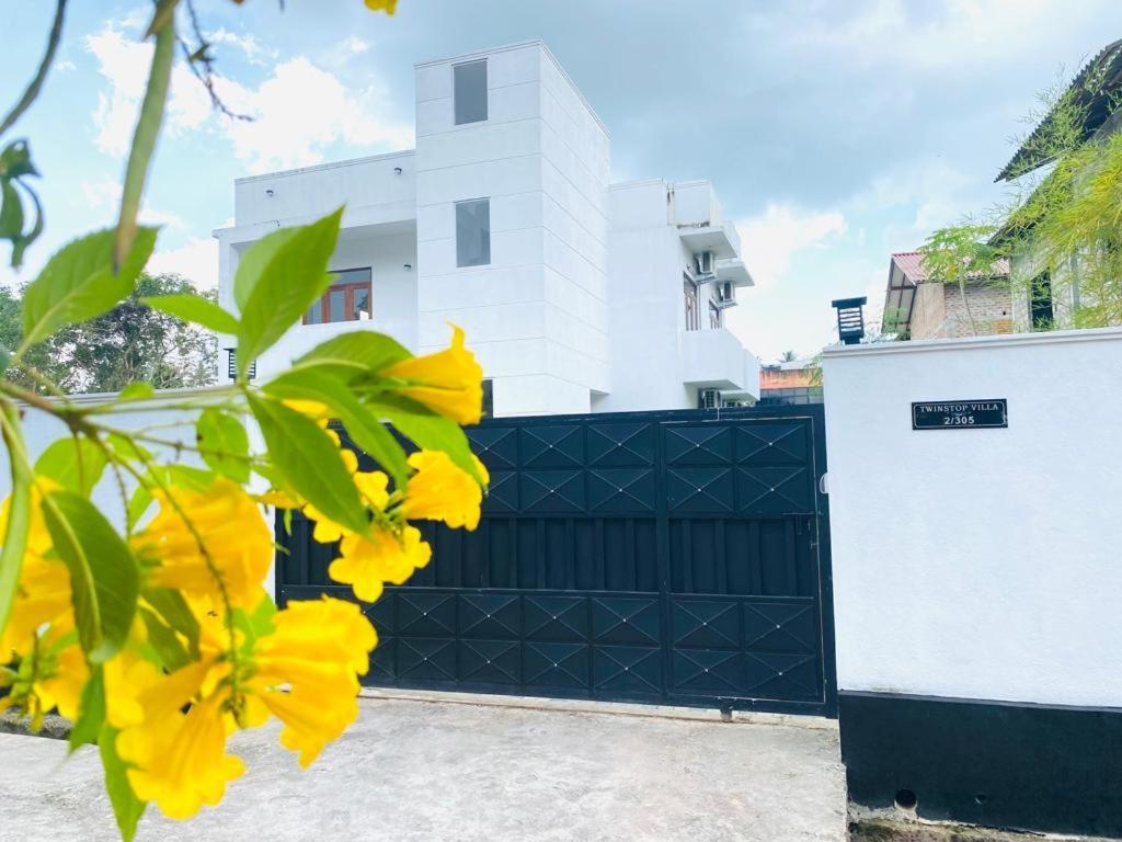 Twinstop Villa Minuwangoda Buitenkant foto