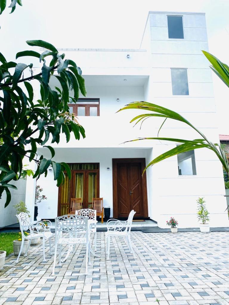 Twinstop Villa Minuwangoda Buitenkant foto