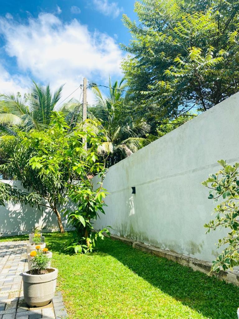 Twinstop Villa Minuwangoda Buitenkant foto